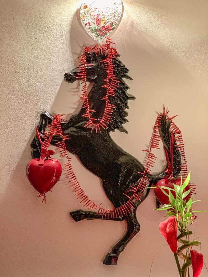 ホテル La Locanna Serramazzoni エクステリア 写真